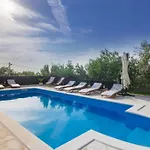 House Balen With Swimming Pool