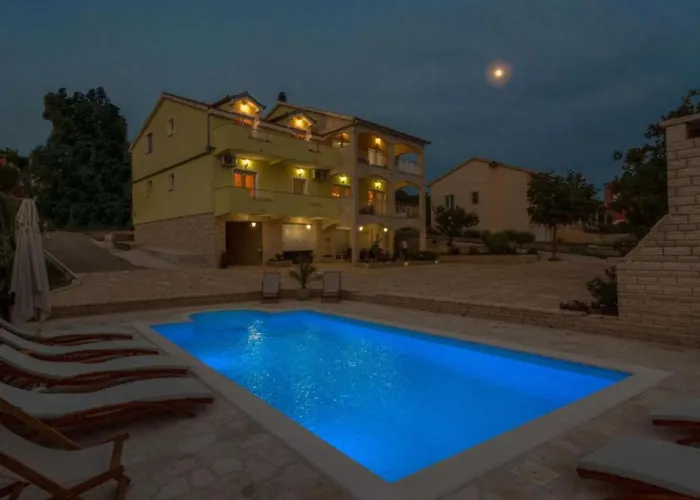 House Balen With Swimming Pool