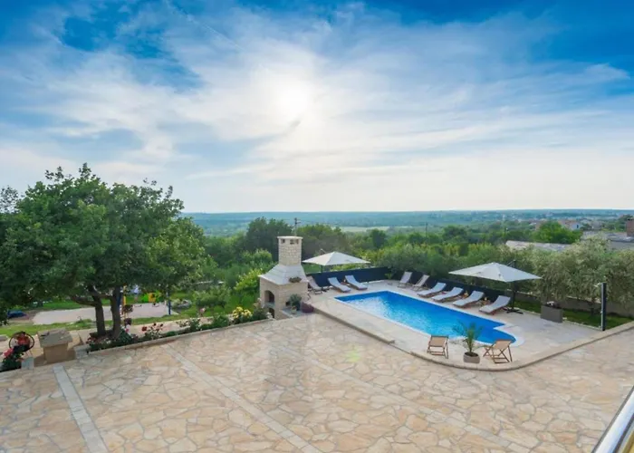 House Balen With Swimming Pool Vikendica