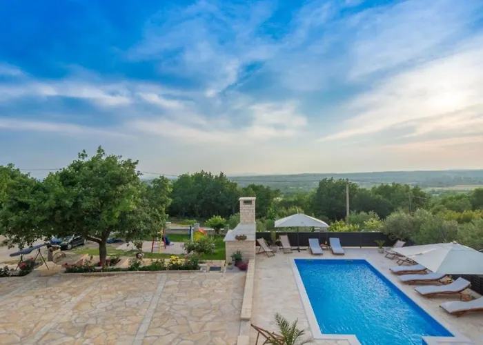 House Balen With Swimming Pool Vikendica Benkovac