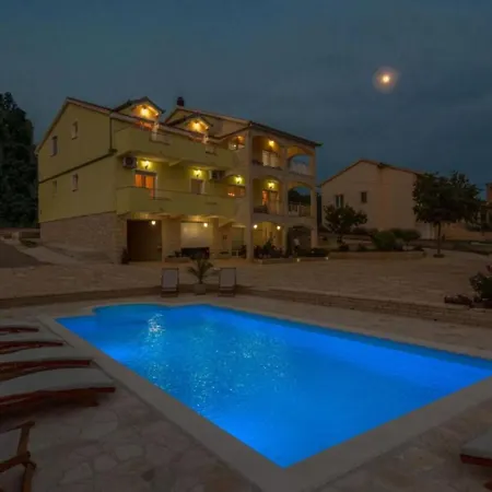 House Balen With Swimming Pool