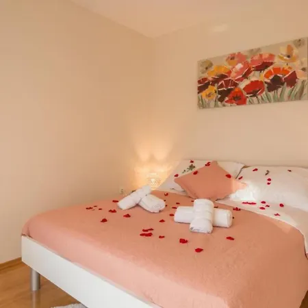 Сasa de vacaciones House Balen With Swimming Pool Lisicici