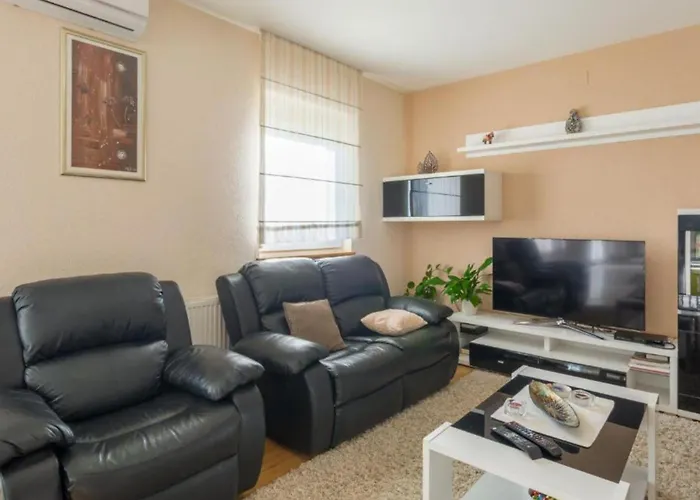 House Balen With Swimming Pool Σπίτι διακοπών *